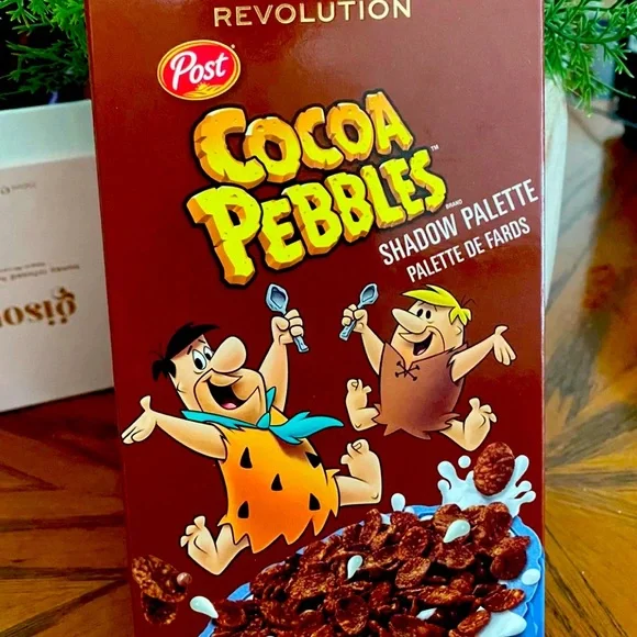 Revolution Beauty Cocoa Pebbles Eyeshadow With Matching Flinstones Makeup Bag - Picture 1 of 9